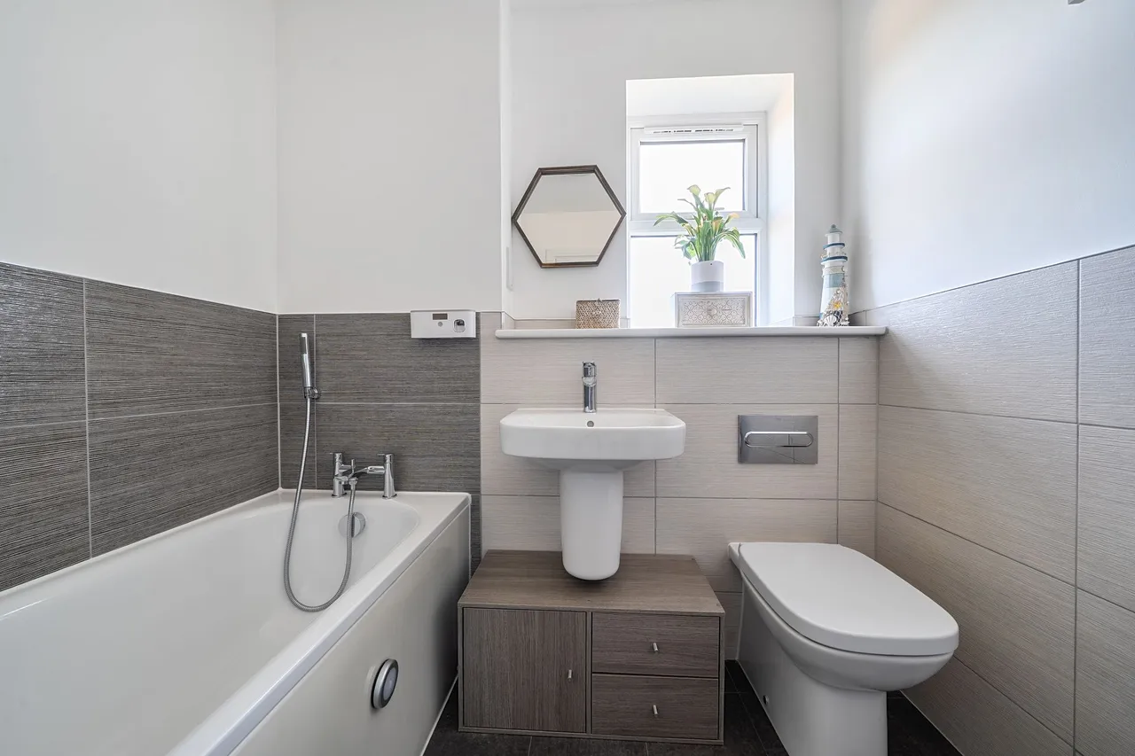 Patricia Way, Nutbourne, PO18, photo 12
