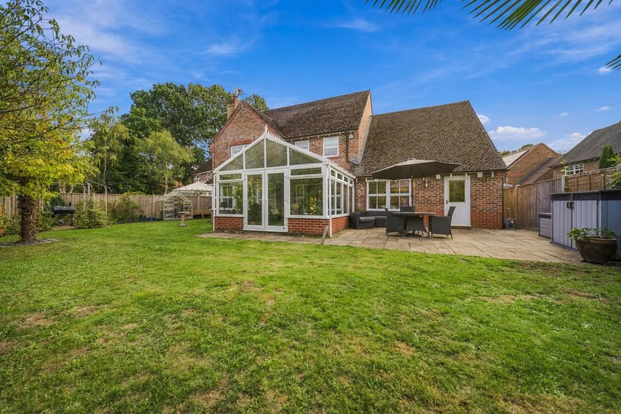 Casterbridge Road, BH22, photo 2