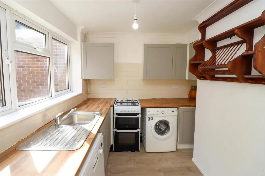 Regent Close, Fleet, photo 8