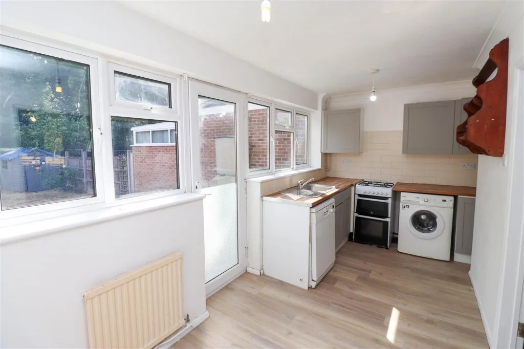 Regent Close, Fleet, photo 9