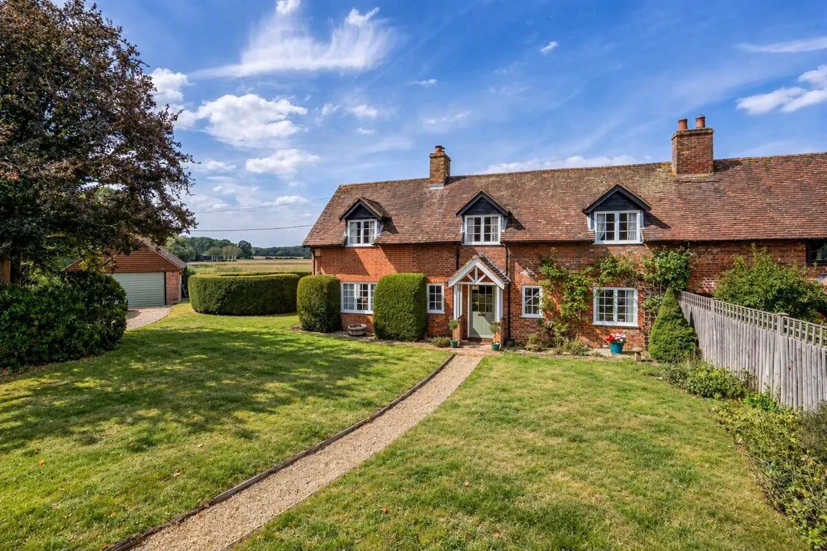 3 bed house for sale, Stoney Heath, Baughurst, RG26