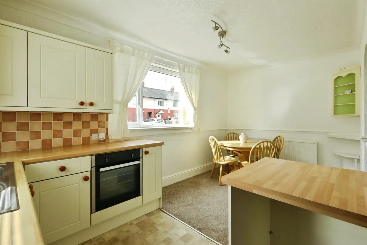 Firbeck Crescent, Langold, Worksop, photo 5
