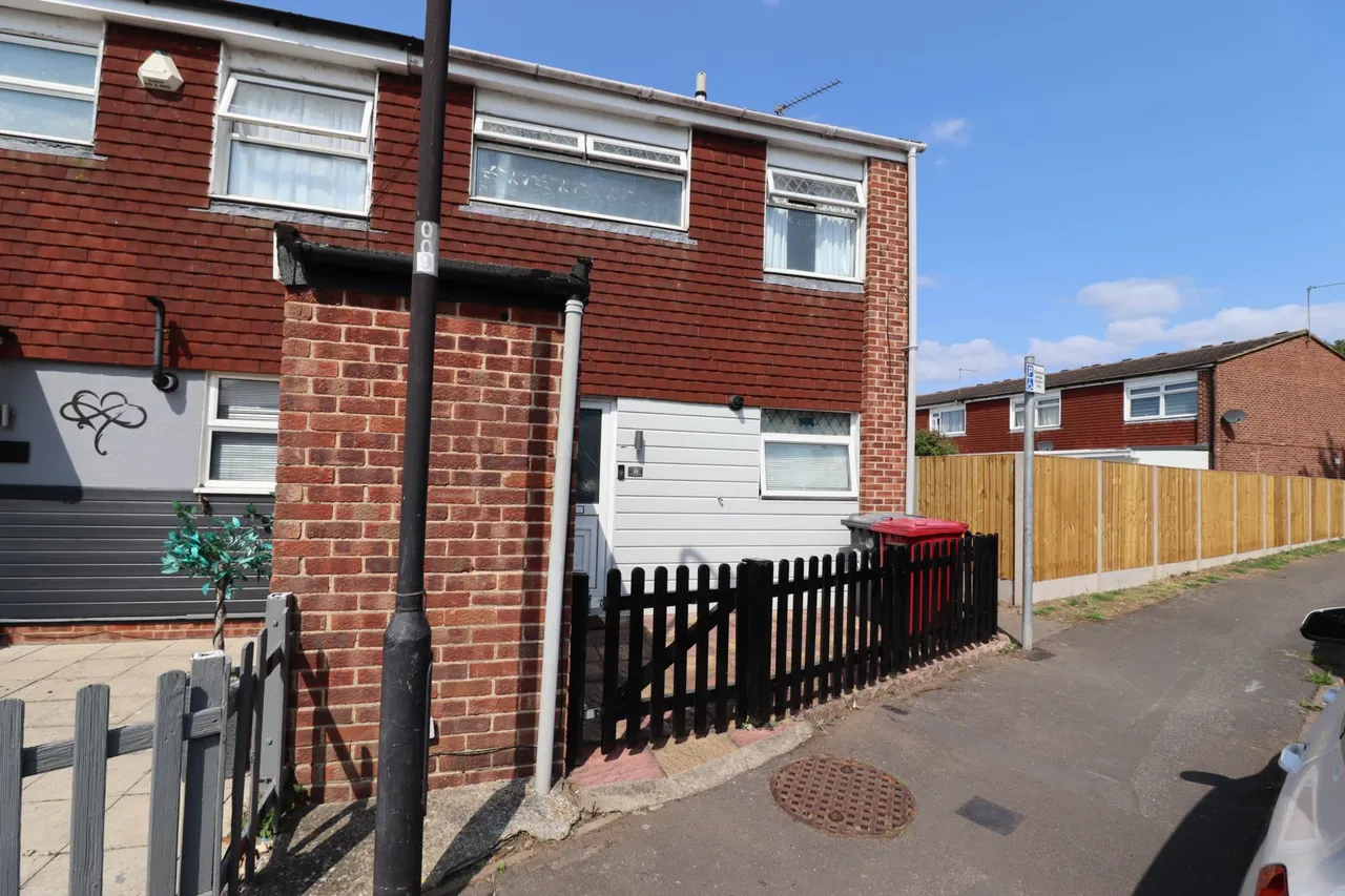 3 bed house for sale — Burgett Road, Slough, SL1 2TJ