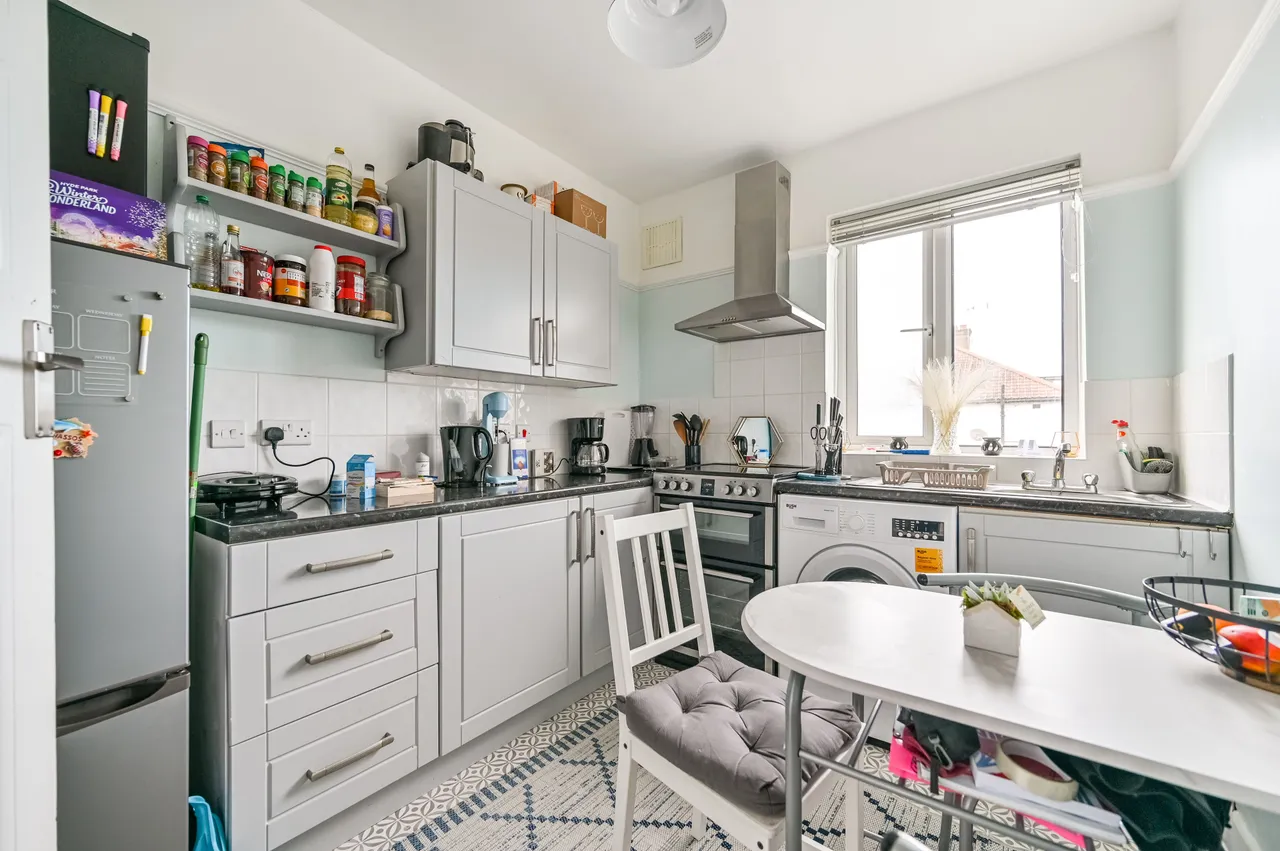 1 bed flat for sale — Top Floor Flat, 34 Bicester Road, Richmond