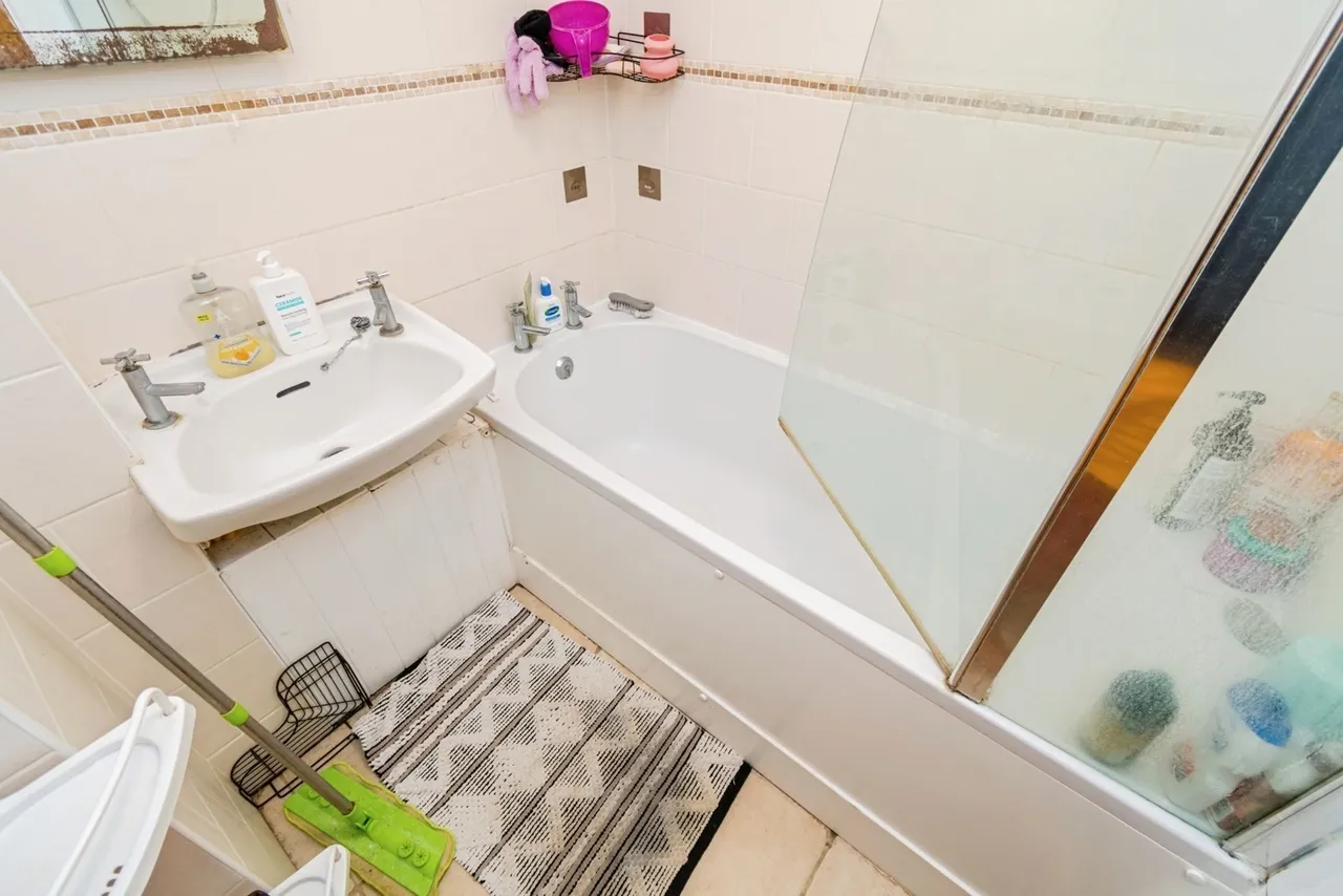Thurmond Crescent, Winchester, SO22, photo 5