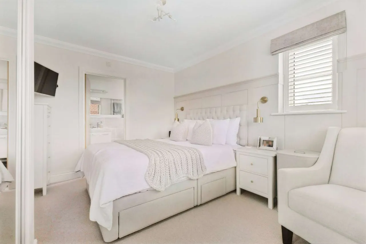 Skylark Place, Badshot Lea, Farnham, Surrey, GU9 9FR, photo 5