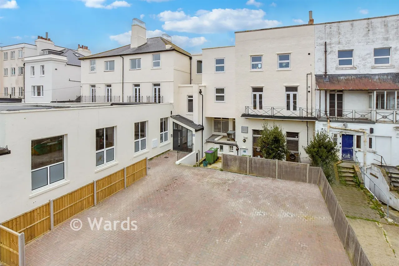 2 bed flat for sale, Pleydell Gardens, Folkestone, CT20
