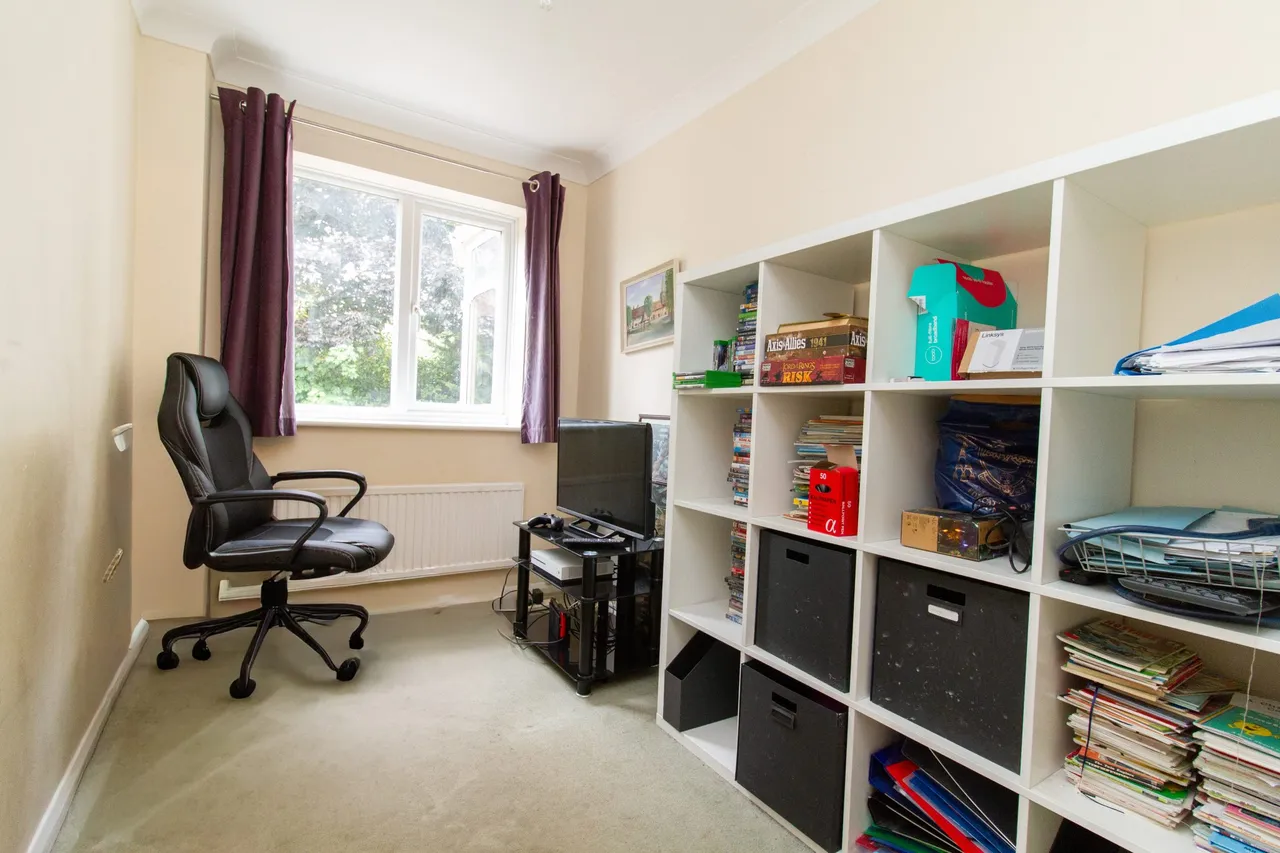 Hawkins Grove, Church Crookham, Fleet, GU51 5TX, photo 10