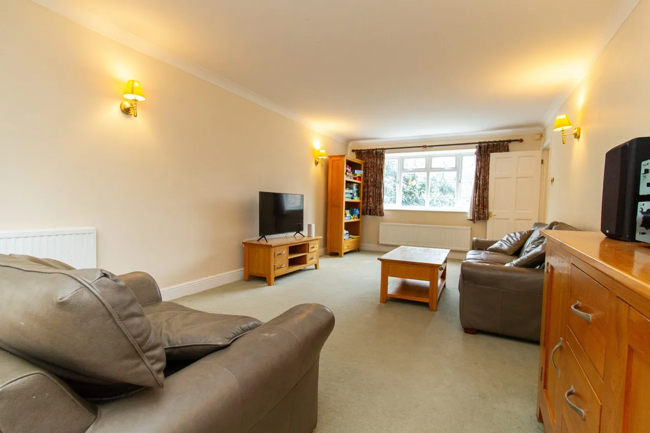 Hawkins Grove, Church Crookham, Fleet, GU51 5TX, photo 3