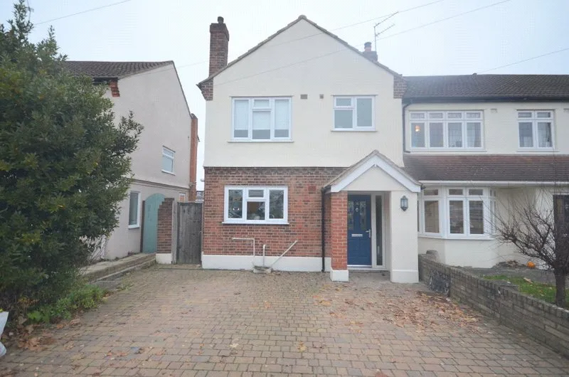 3 bed house to rent, Severn Drive, Upminster, RM14