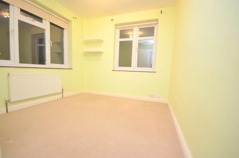 Severn Drive, Upminster, RM14, photo 11