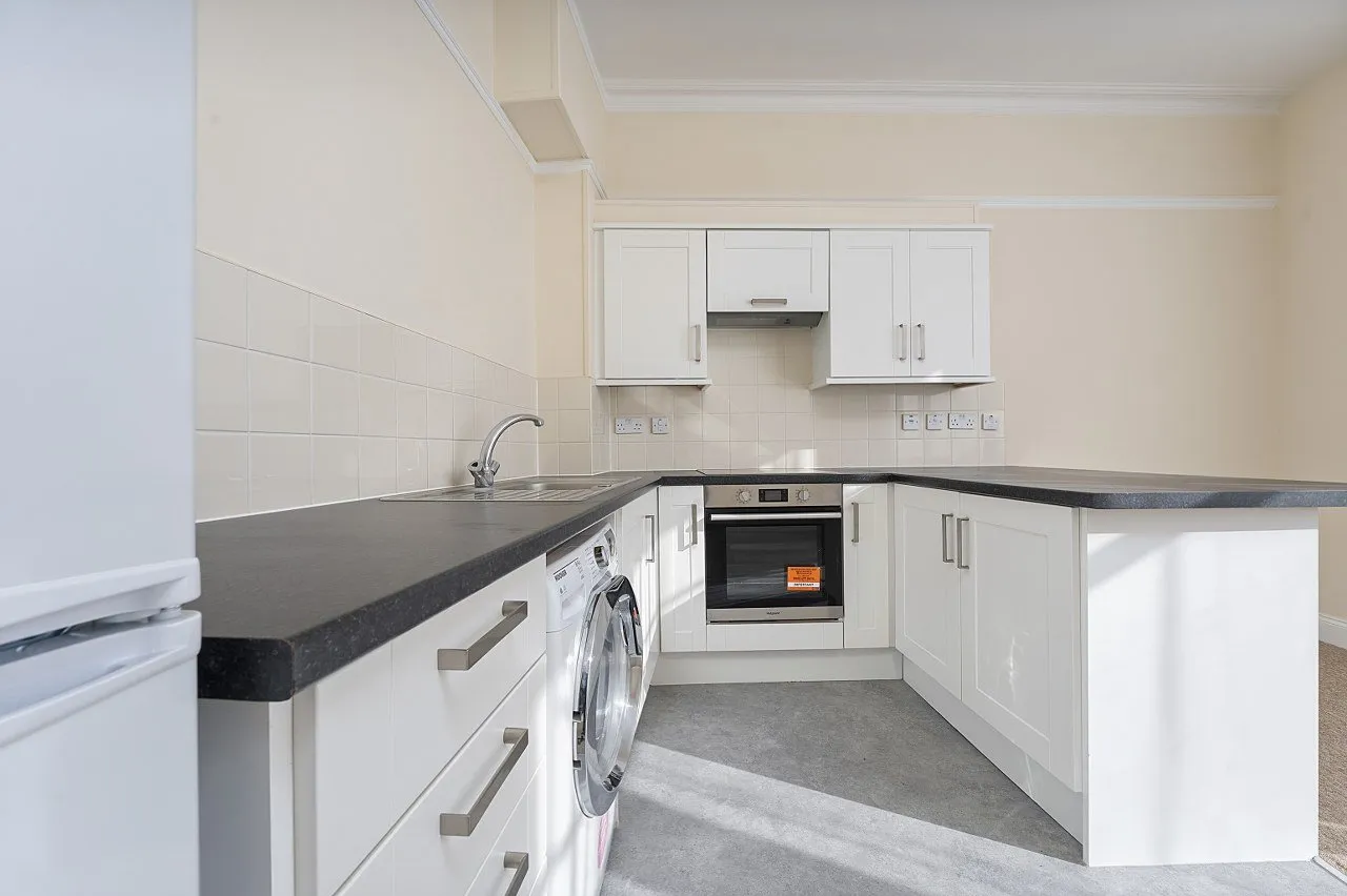 Streatham High Road, Streatham Hill, SW16, photo 5