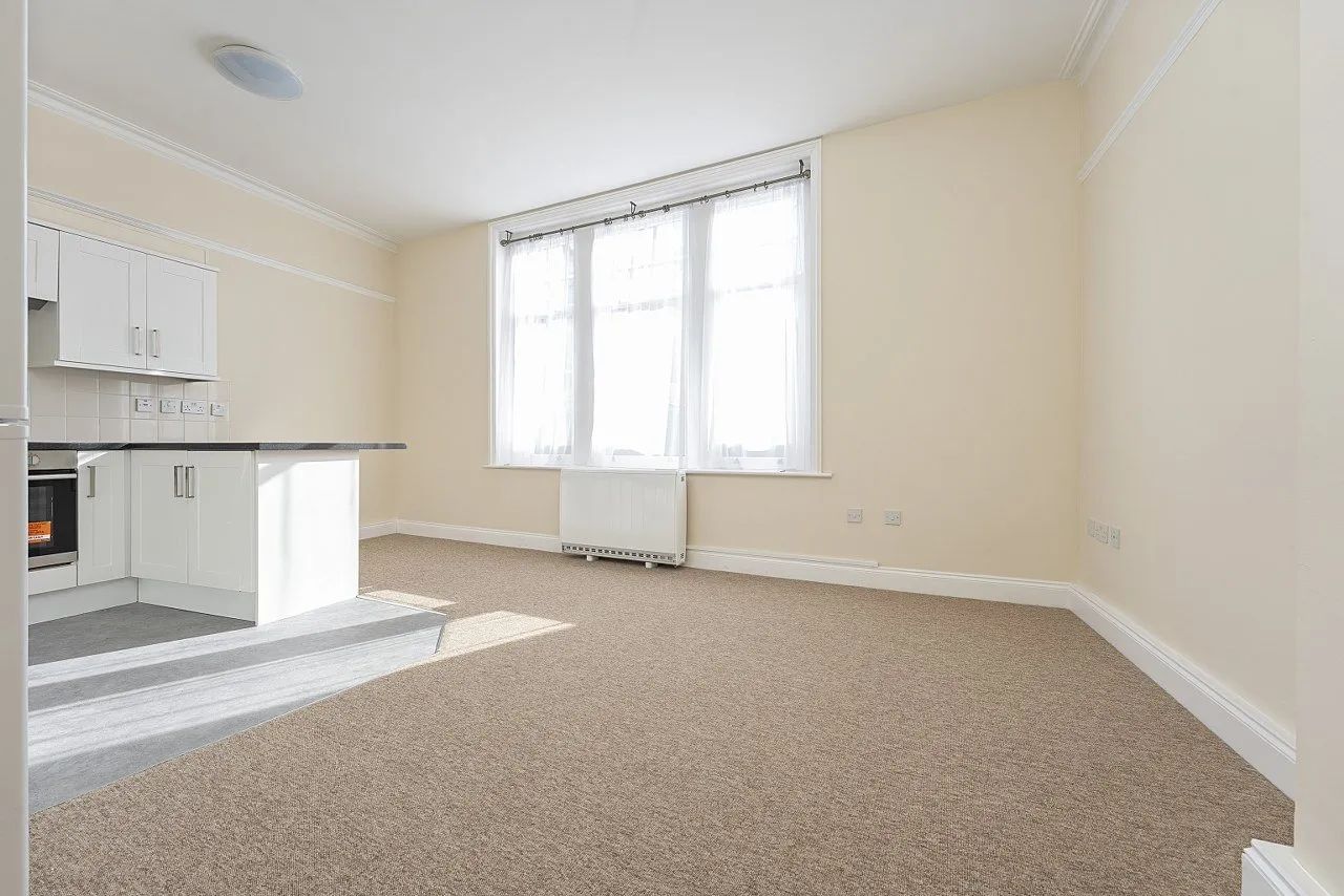 Streatham High Road, Streatham Hill, SW16, photo 2