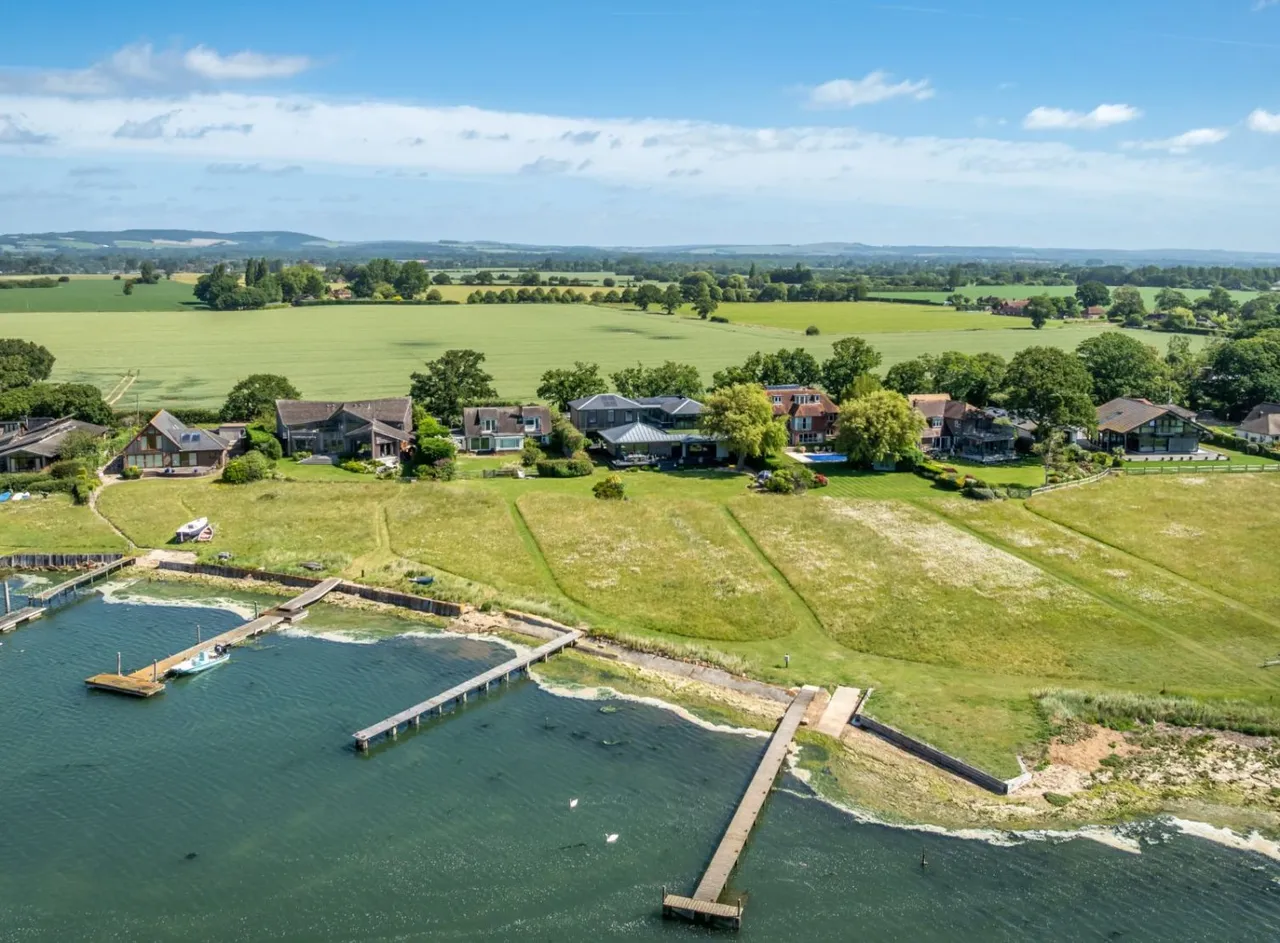Smugglers Lane, Bosham, Chichester, West Sussex, PO18 8QP, photo 4