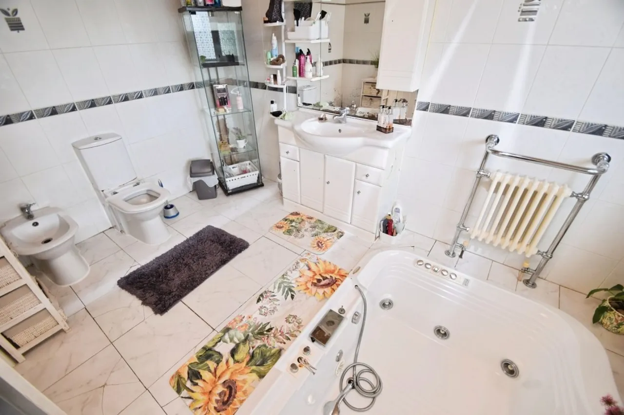 Aireville Rise, Bradford, West Yorkshire, photo 12