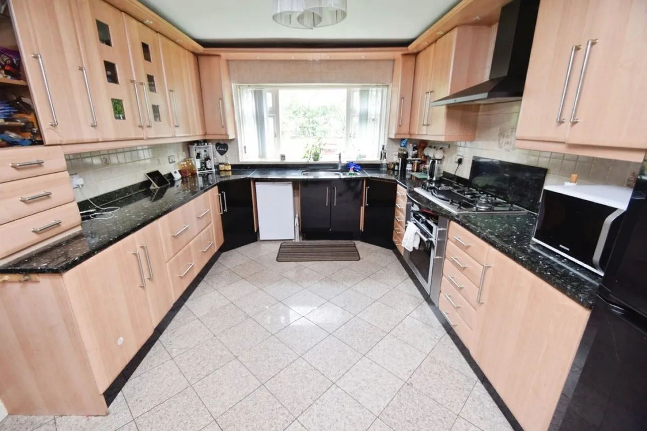 Aireville Rise, Bradford, West Yorkshire, photo 4