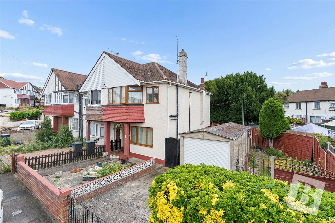 3 bed house for sale, Marina Drive, Northfleet, DA11