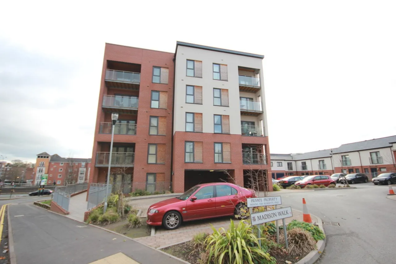 1 bed flat to rent — Madison Walk, Park Central, B15