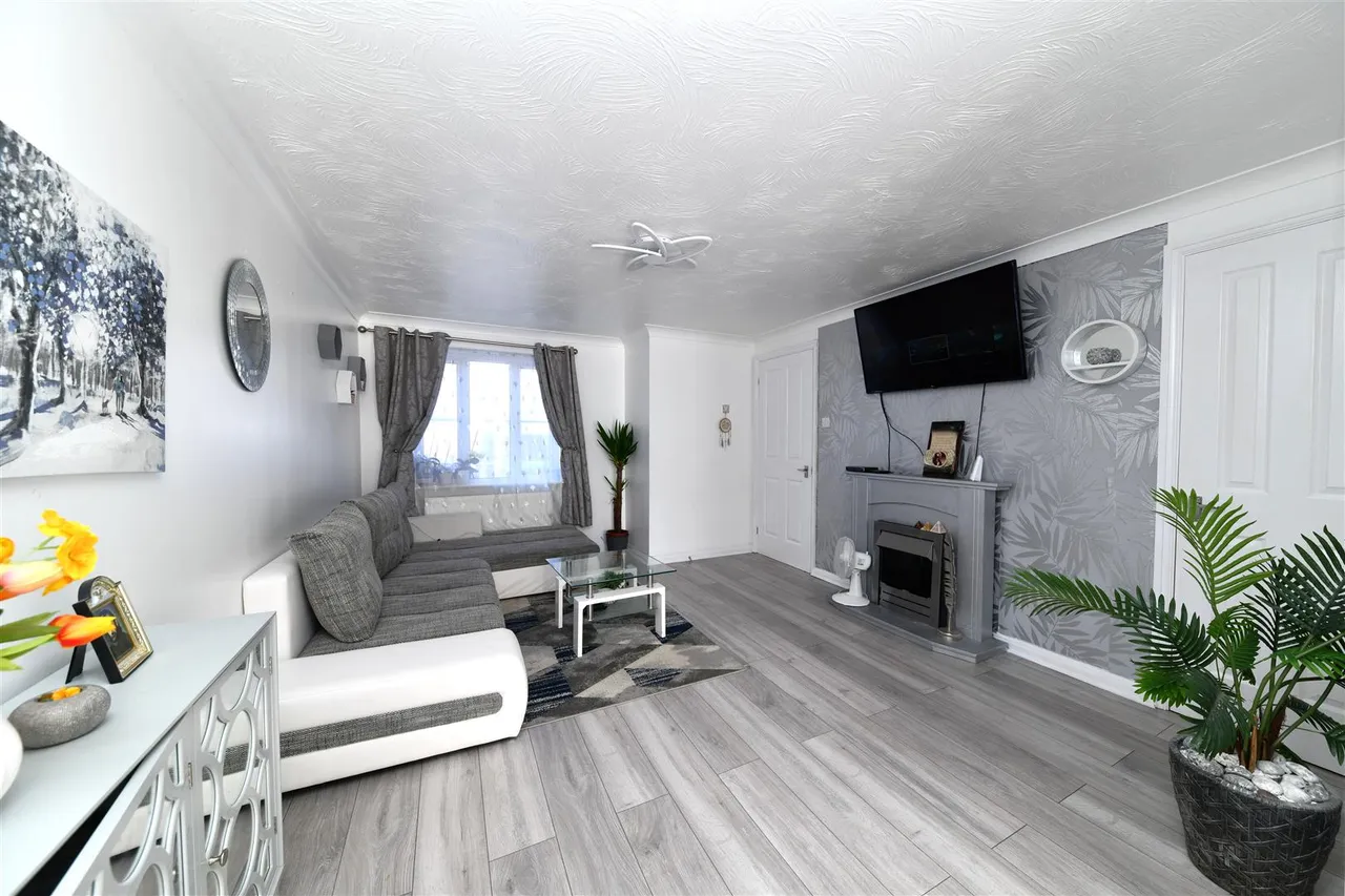 Blackdown Close, Stevenage, SG1 6AX, photo 2