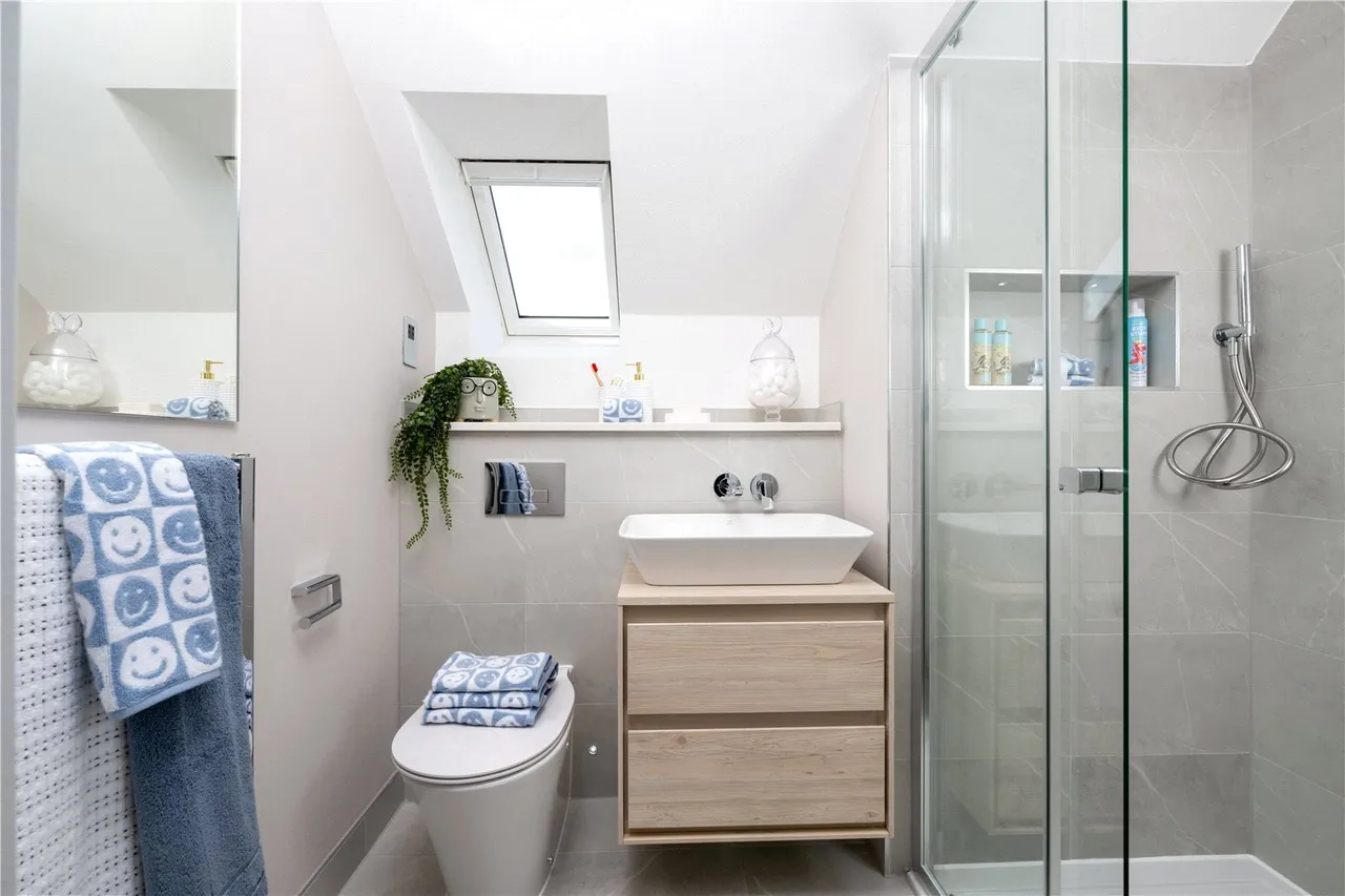 Moor Lane, Staines-Upon-Thames, TW18, photo 6