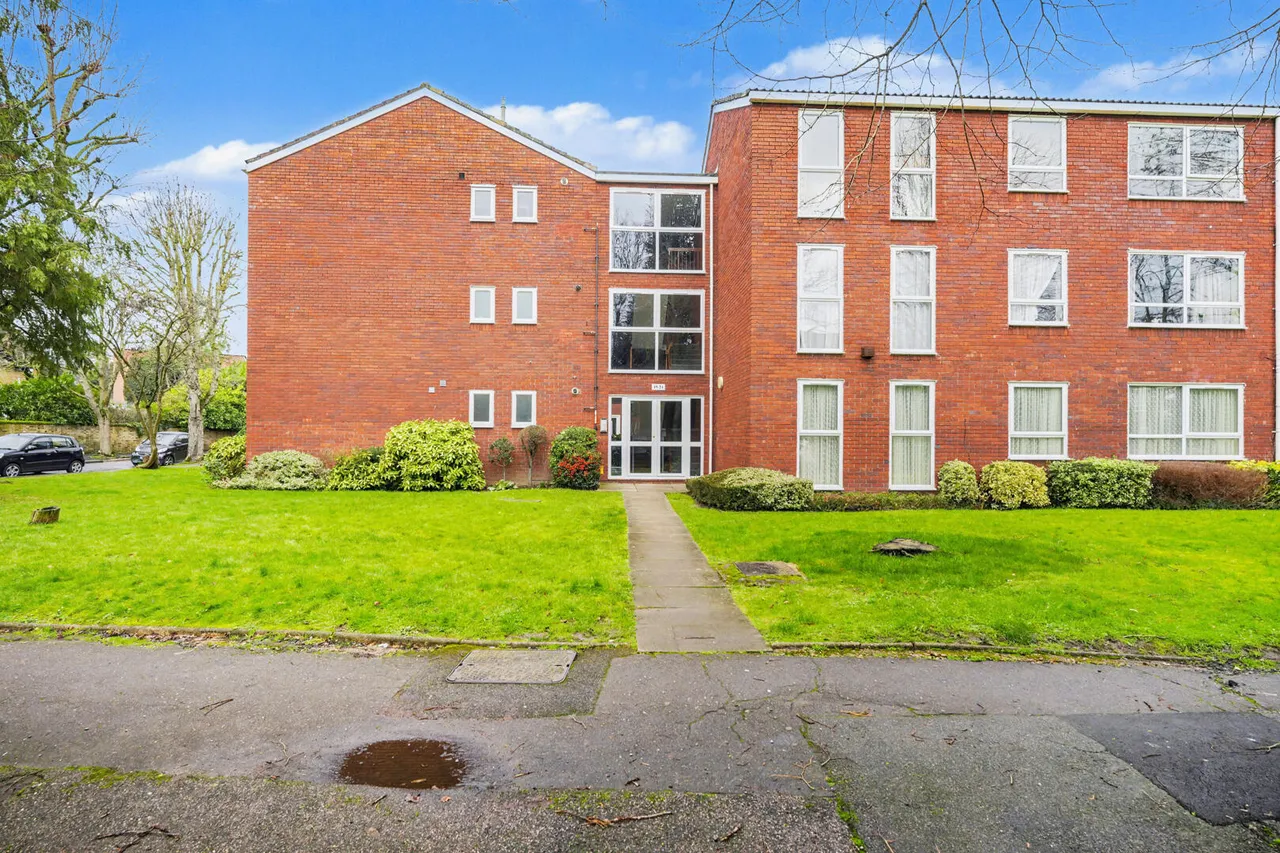 2 bed flat for sale, Village Road, Enfield, EN1