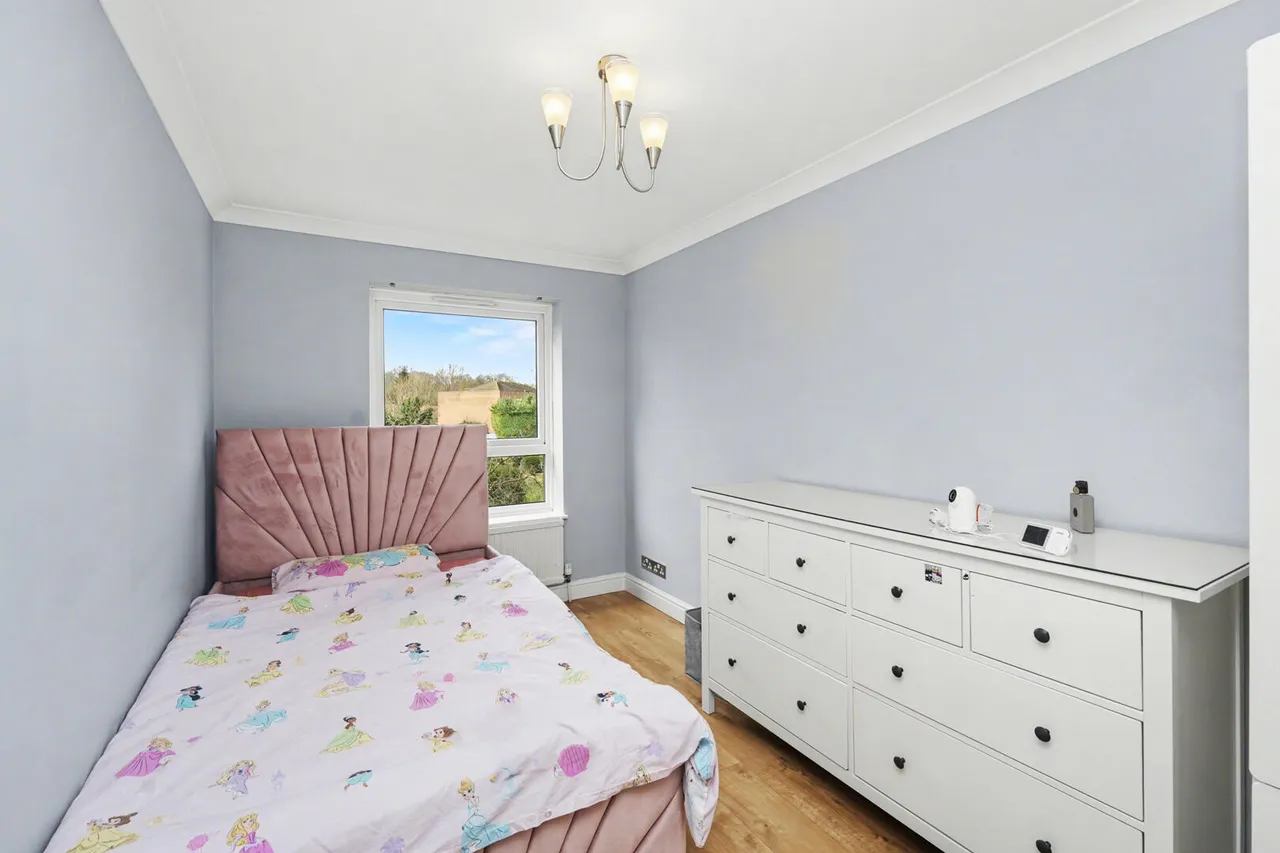 Village Road, Enfield, EN1, photo 5