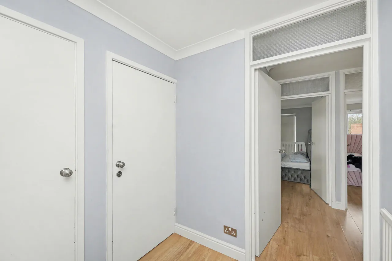 Village Road, Enfield, EN1, photo 11