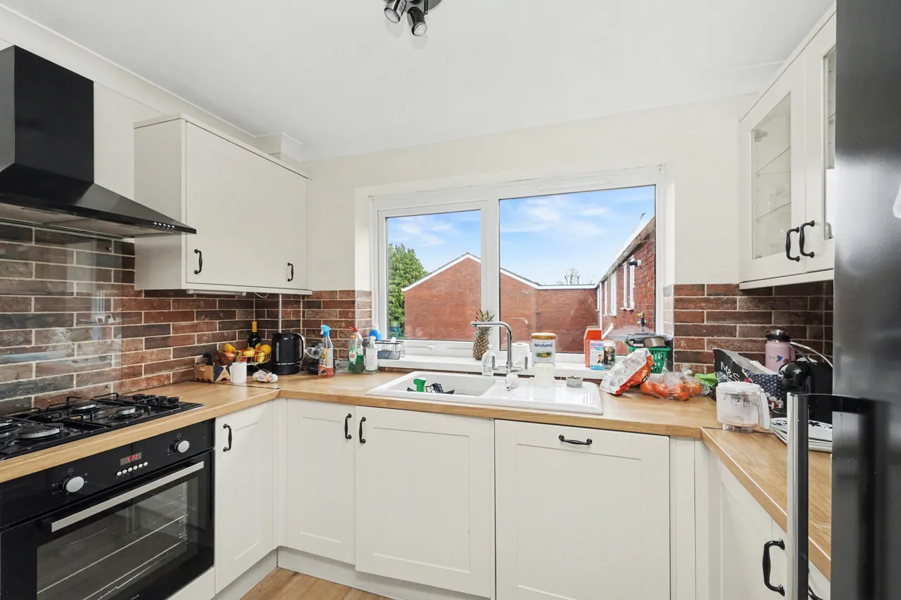 Village Road, Enfield, EN1, photo 12