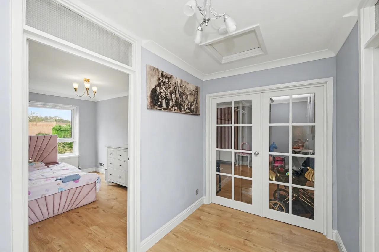 Village Road, Enfield, EN1, photo 9