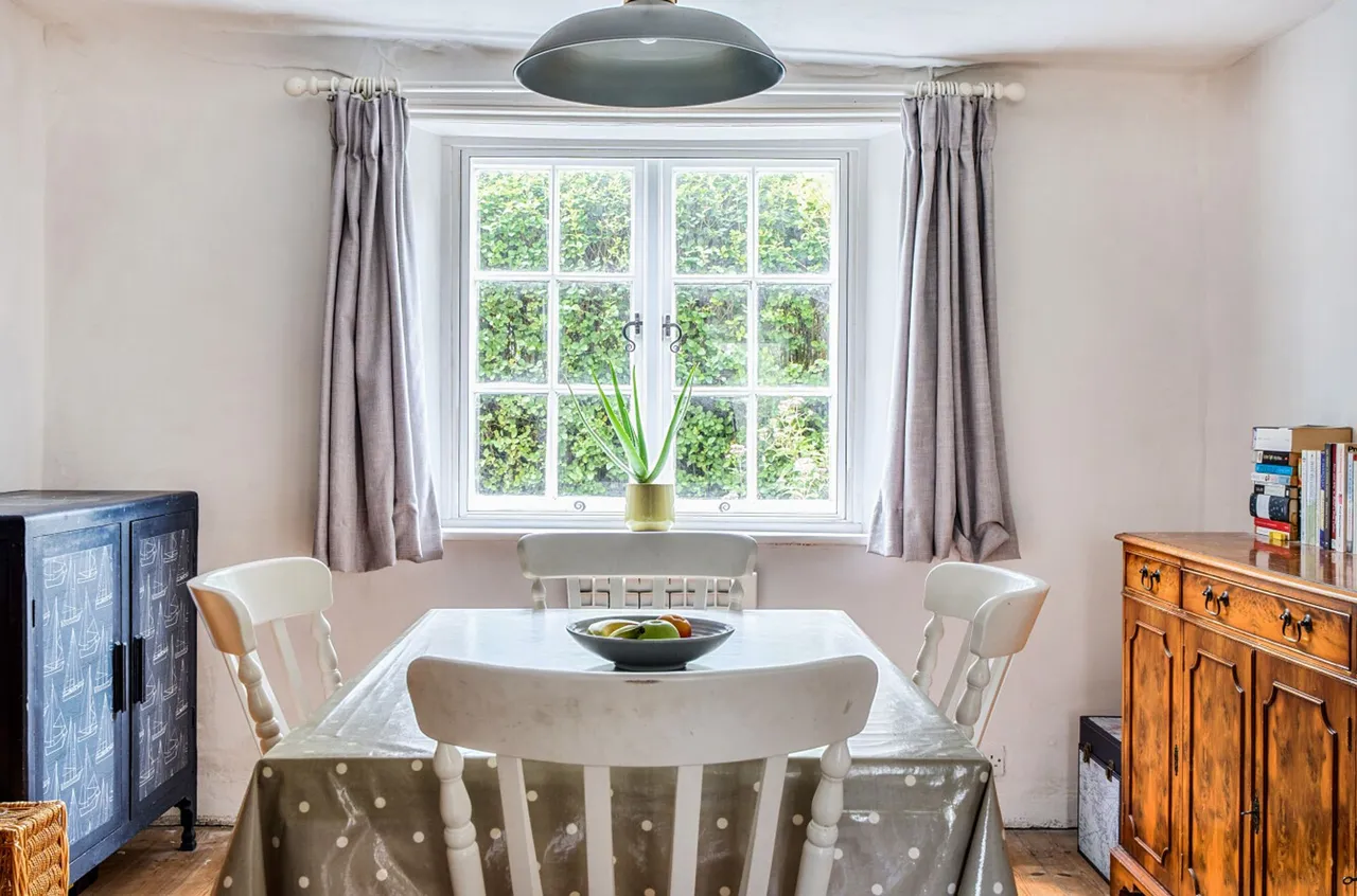 Main Road, Fishbourne, PO18, photo 9
