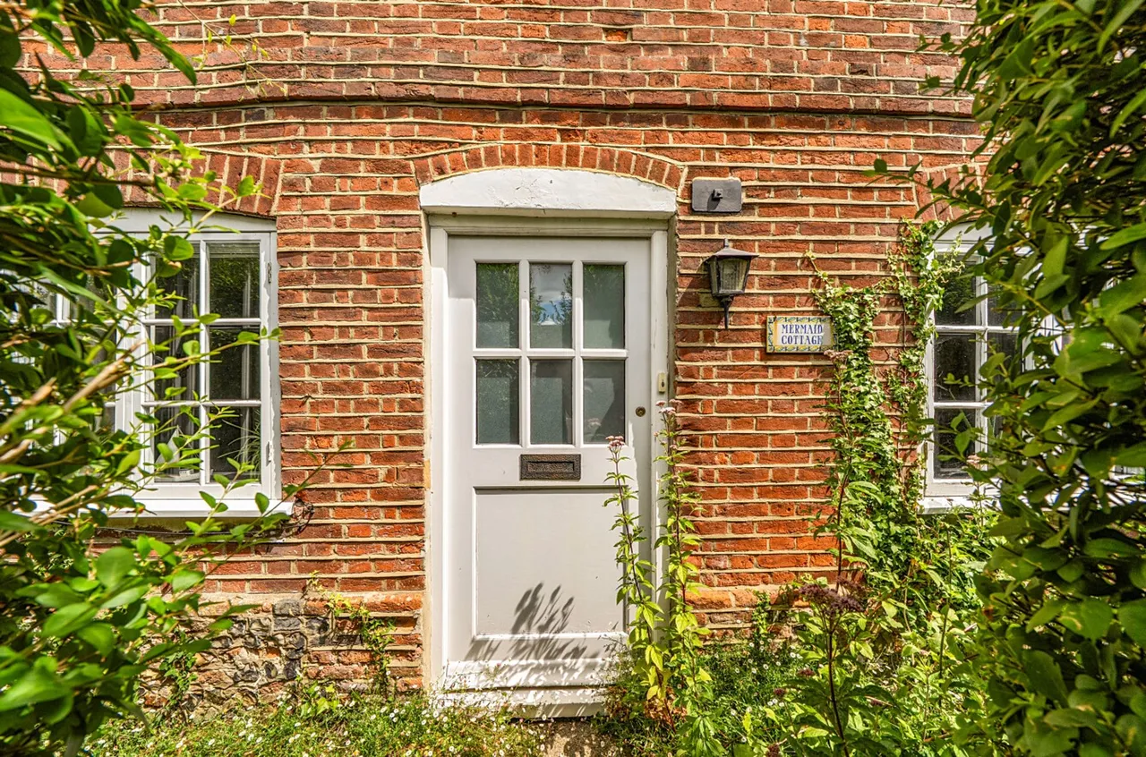 Main Road, Fishbourne, PO18, photo 23