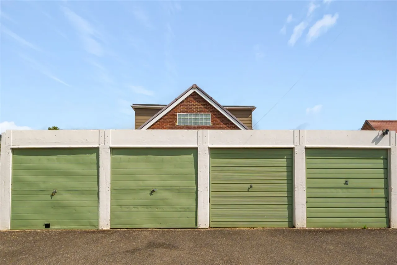 Main Road, Fishbourne, PO18, photo 21