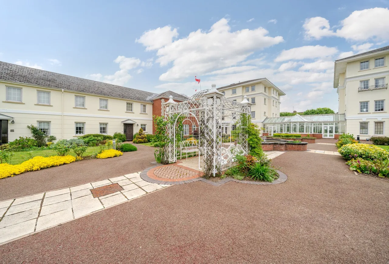 Pegasus Court, Gloucestershire, St. Stephens Road, GL51 3GB, photo 9