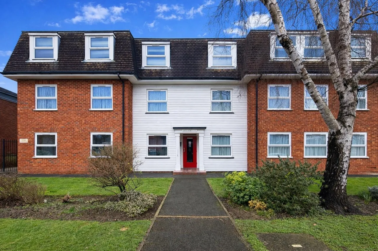 2 bed flat for sale — Wall Road, Ashford