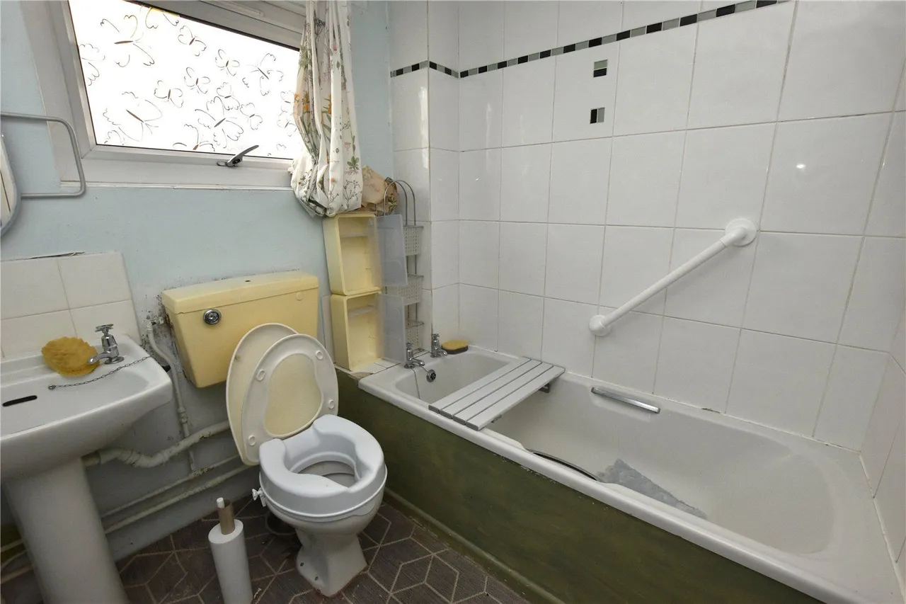 Moor Crescent, Chase, LS11, photo 7