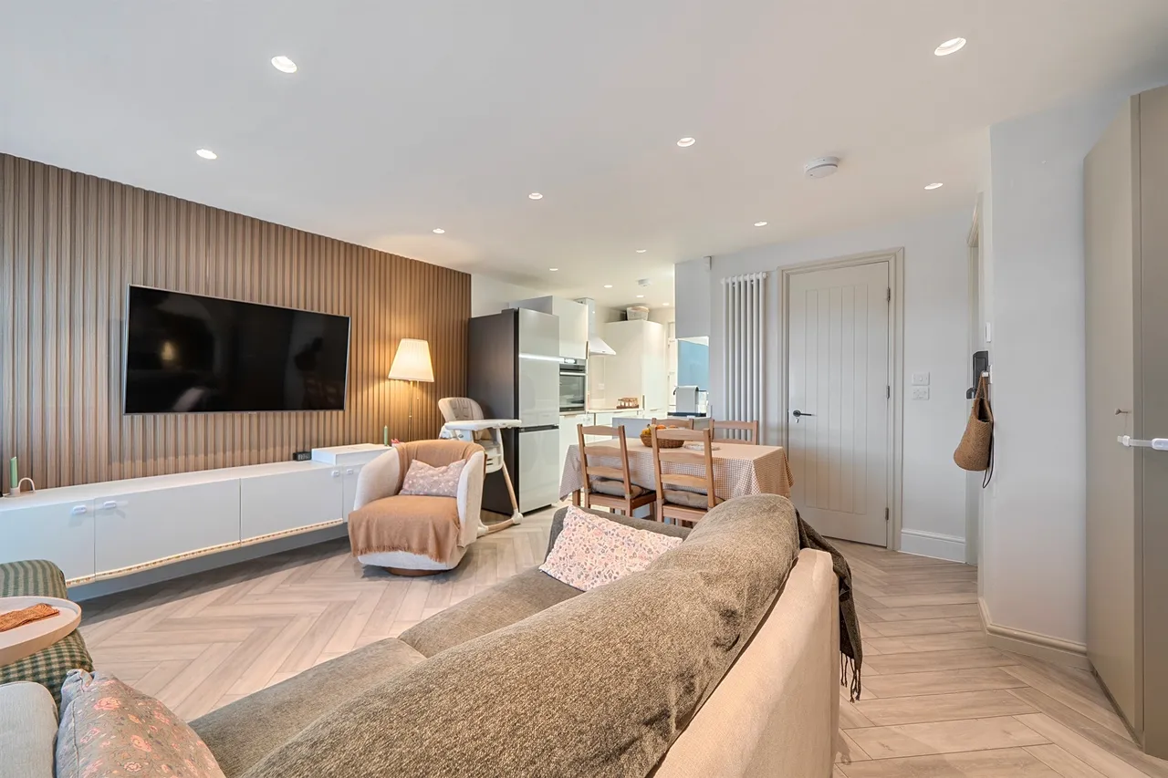 Valley Fields Crescent, Enfield, EN2, photo 6
