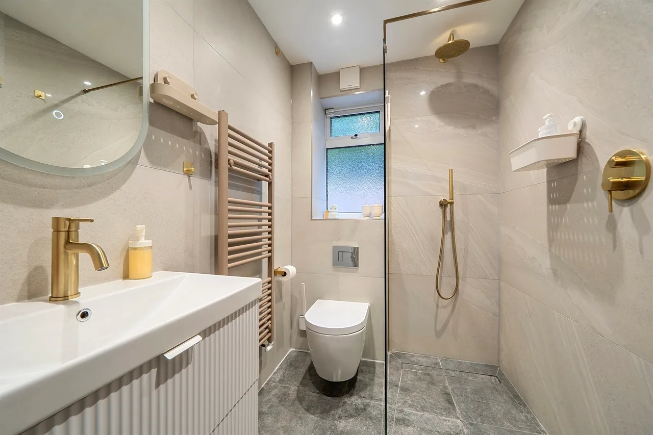 Valley Fields Crescent, Enfield, EN2, photo 9