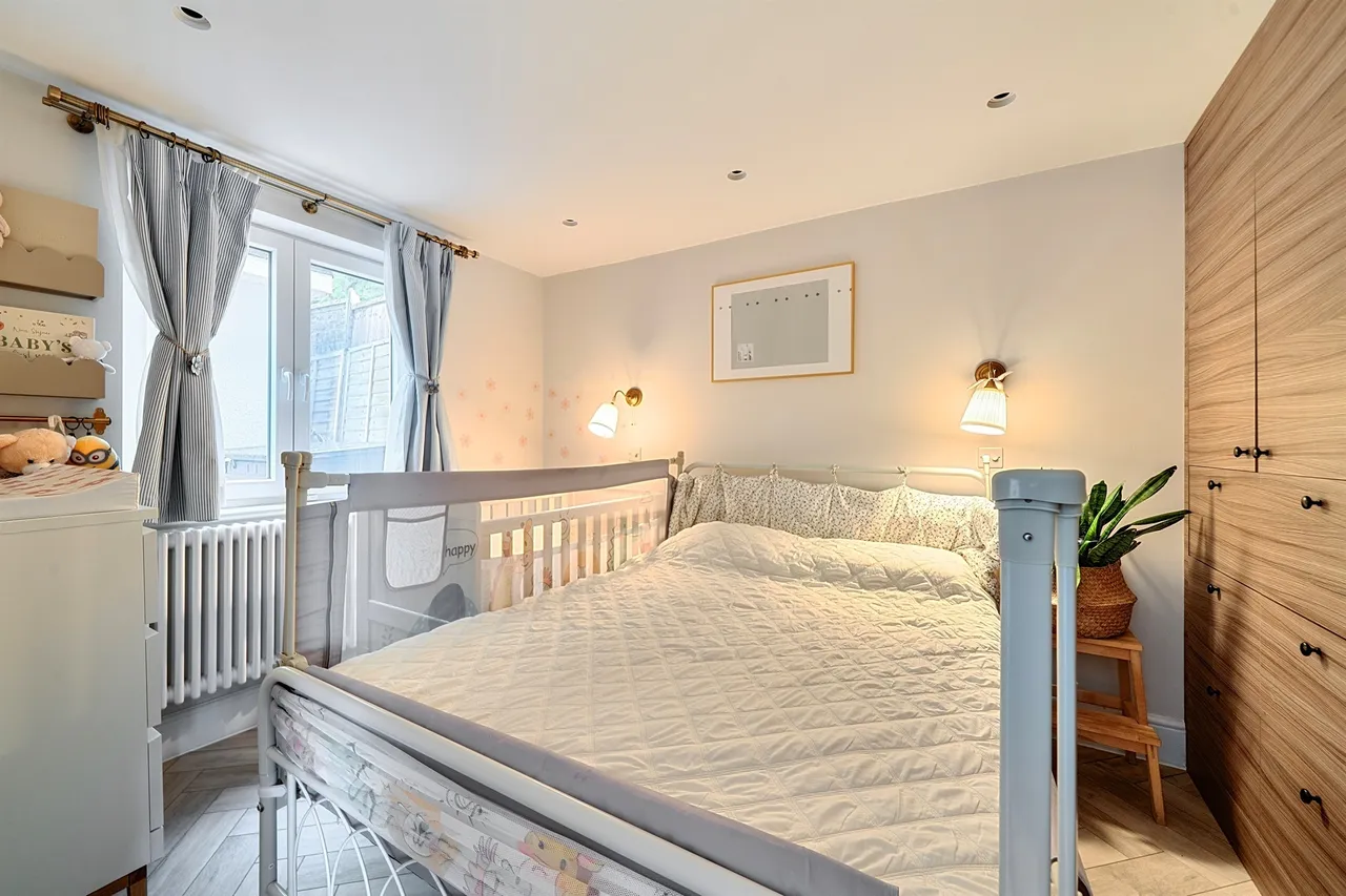 Valley Fields Crescent, Enfield, EN2, photo 8