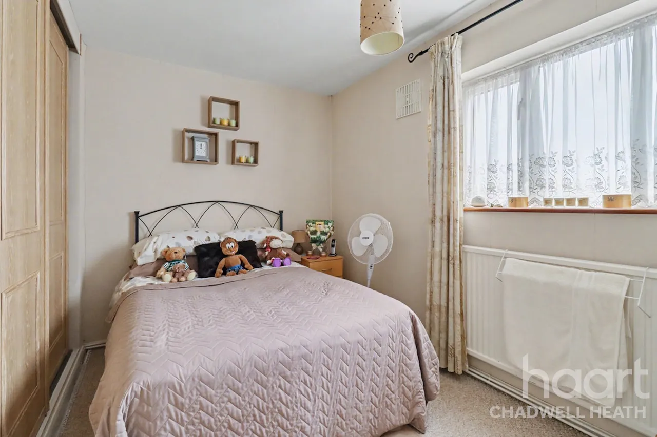 Padnall Road, Romford, RM6, photo 9