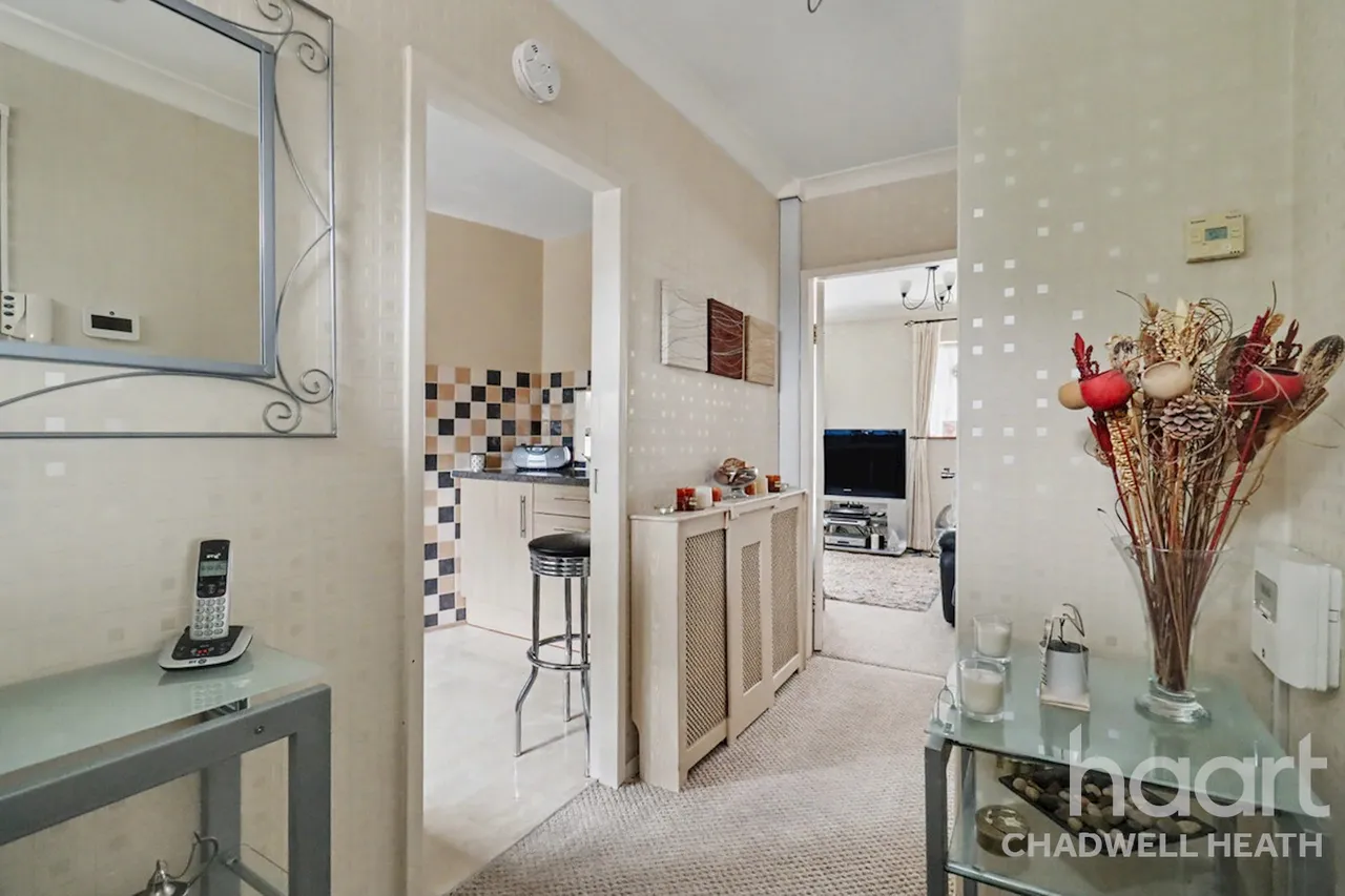 Padnall Road, Romford, RM6, photo 2