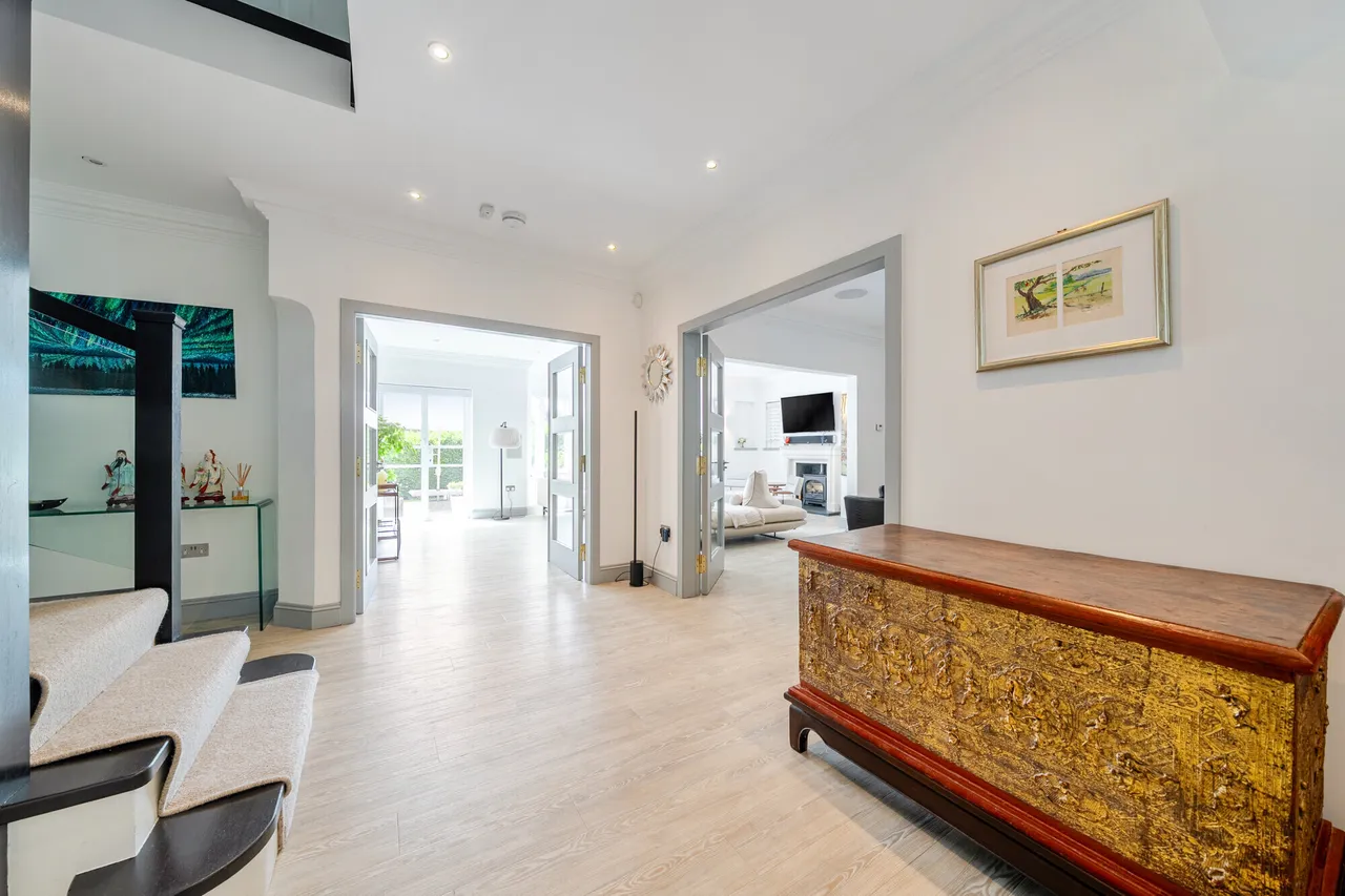 Esher Place Avenue, Esher, KT10, photo 8