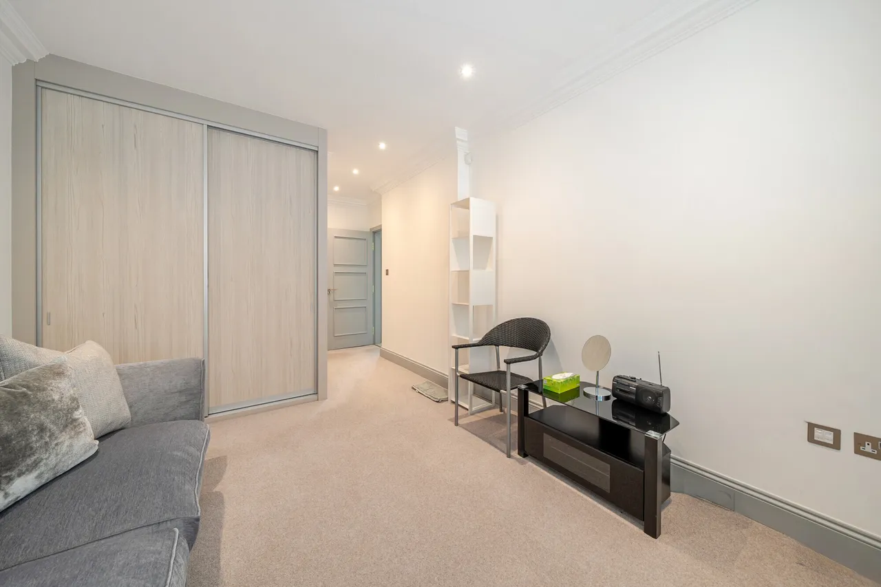 Esher Place Avenue, Esher, KT10, photo 10