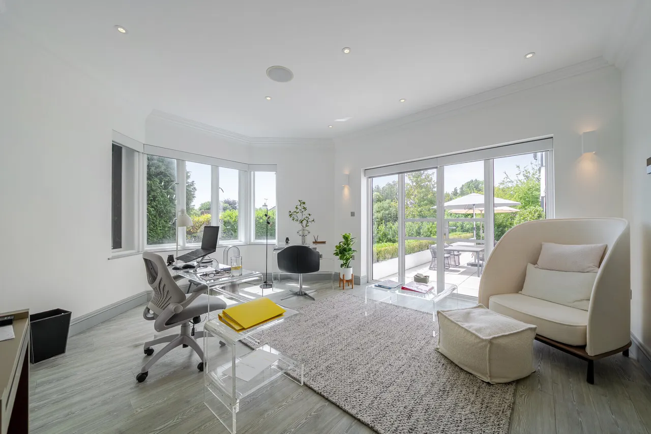 Esher Place Avenue, Esher, KT10, photo 7