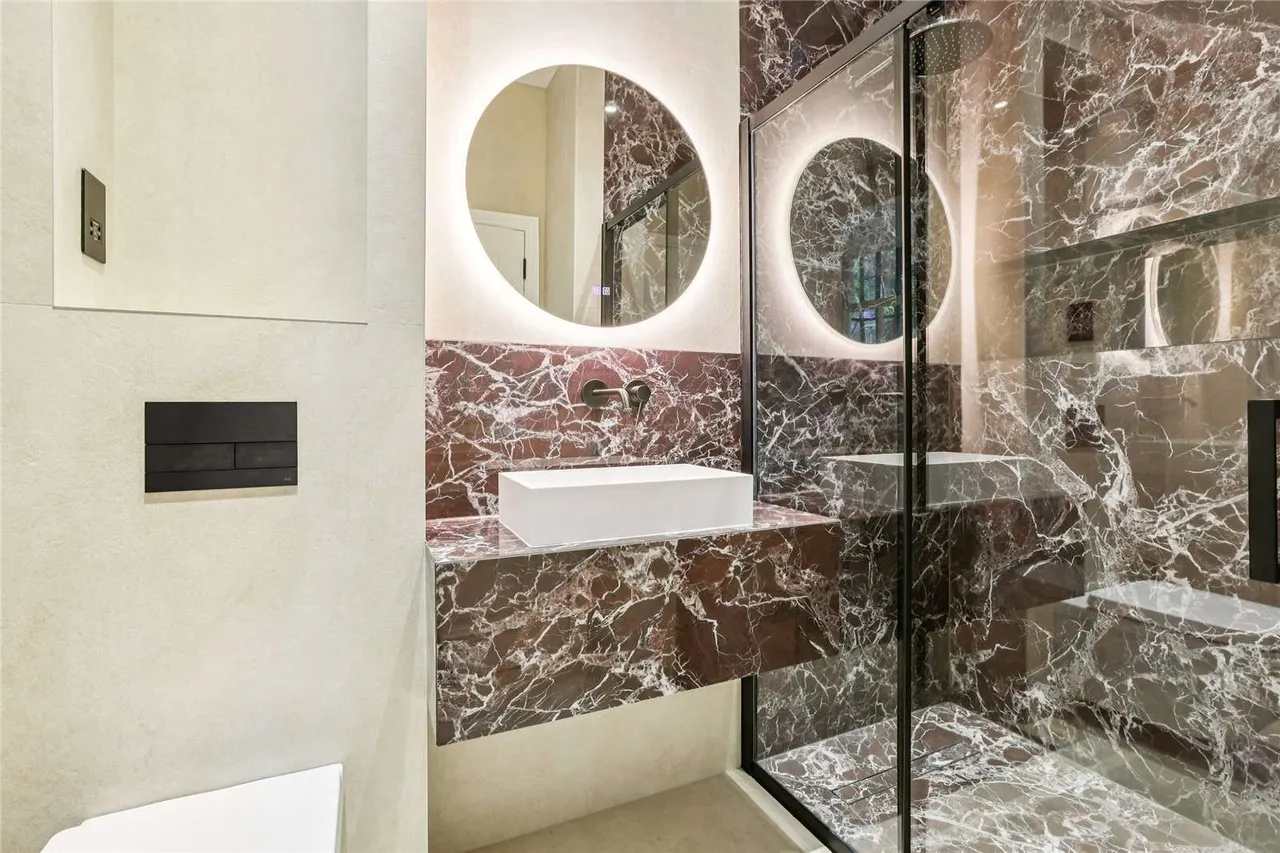 Buckingham Street, London, WC2N, photo 4