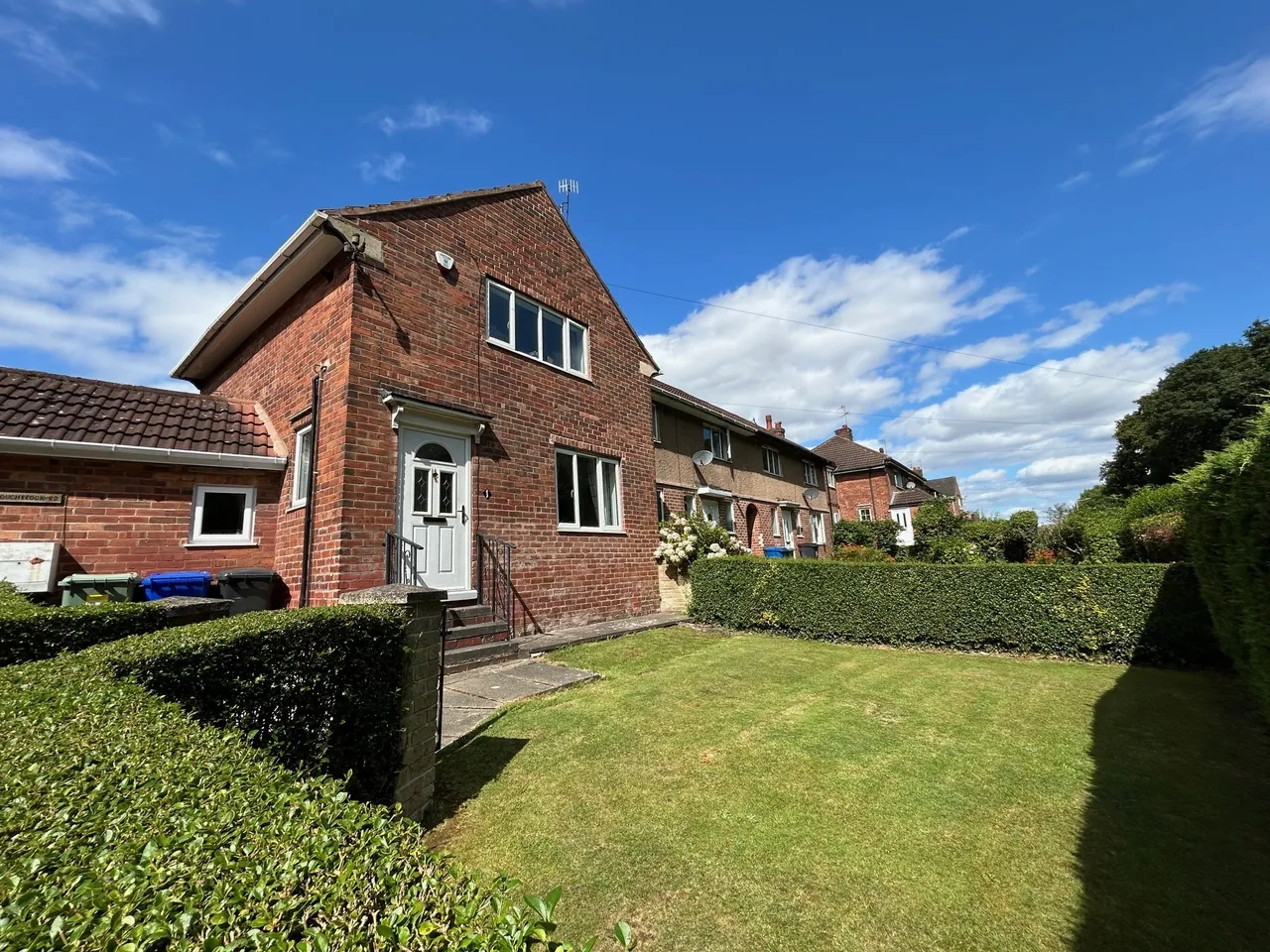 2 bed house to rent, Troughbrook Road, Hollingwood, S43