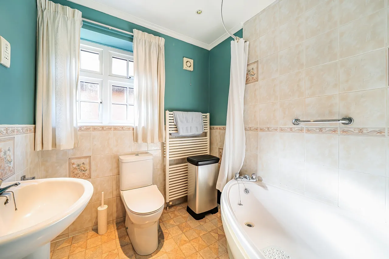 Park Avenue, Ruislip, HA4, photo 6