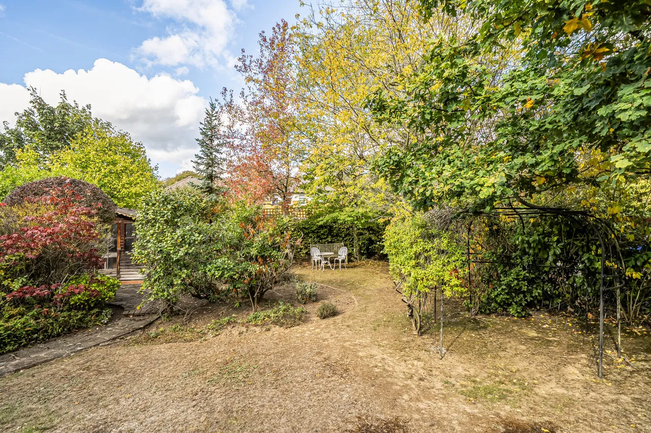 Park Avenue, Ruislip, HA4, photo 11