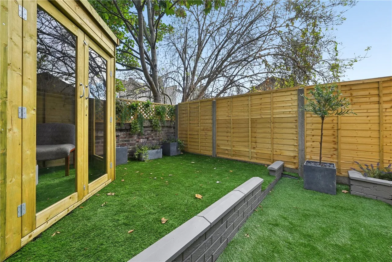 2 bed flat to rent — Charlton Road, London, NW10