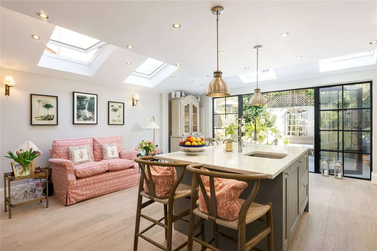 4 bed house for sale — Foxmore Street, London, SW11 4PU