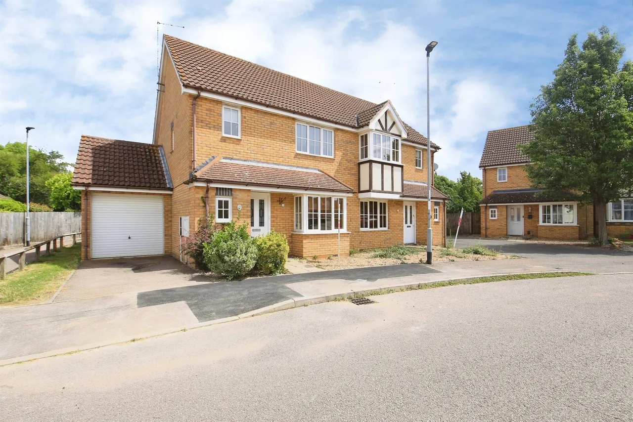 3 bed house for sale, Aston Close, Yaxley, PE7